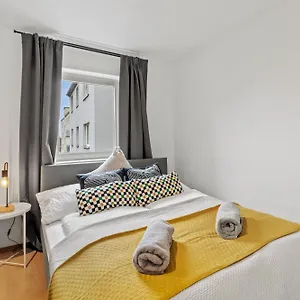 Perfect Location, 2 Min To Main Station, Long Term Apartmán