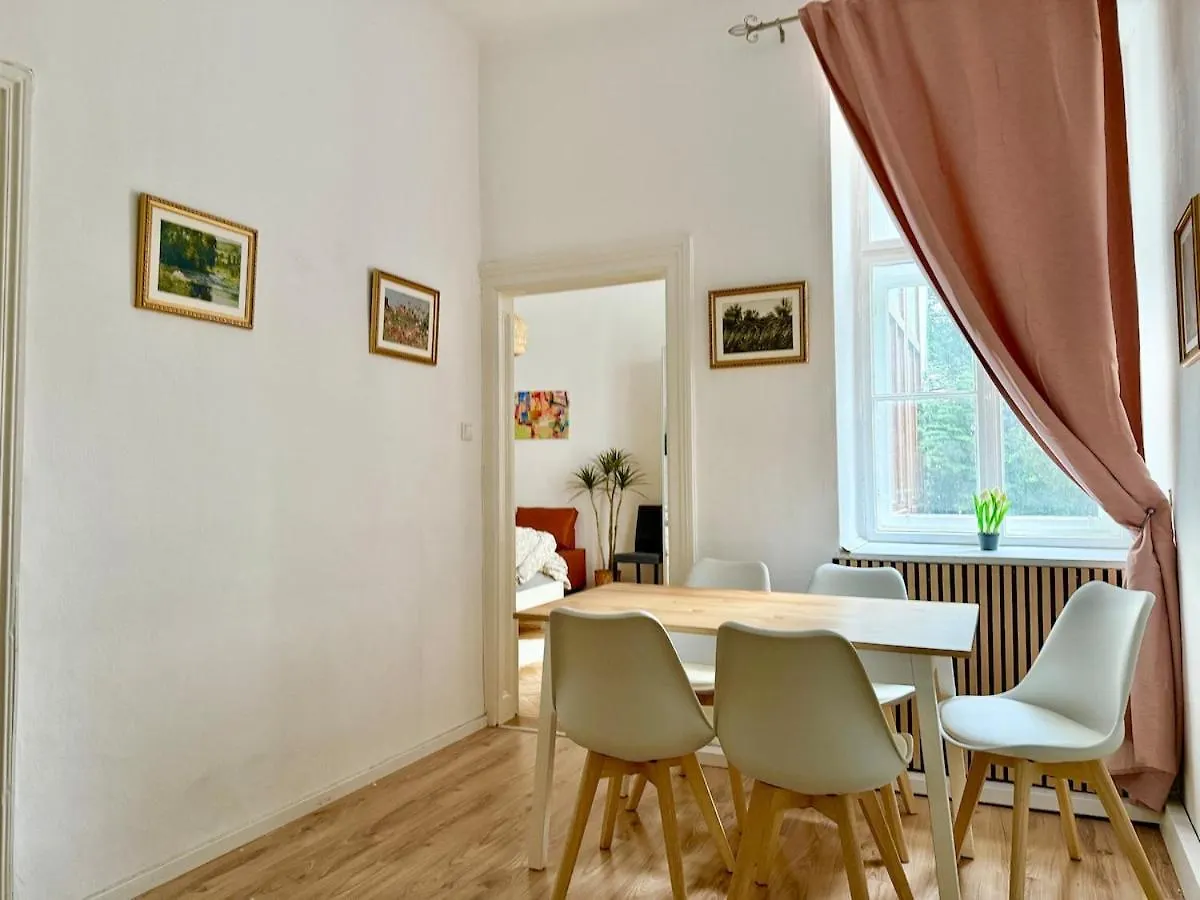 Stylish Calm 2 Bedroom Apartment With Free Parking Wenen